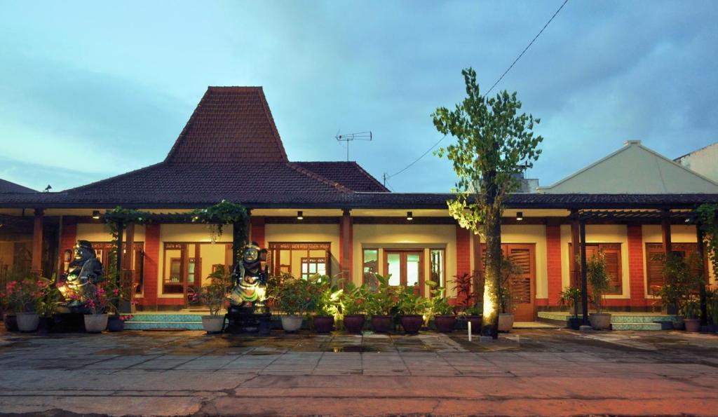 Maharani Guest House Джокьякарта Экстерьер фото